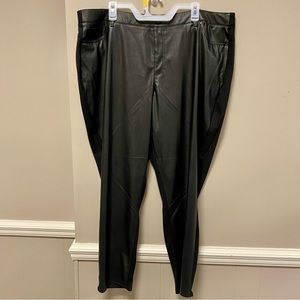 Cato Sz 18/20W Black Faux Leather Fabric Back Black Tapered Pants 👖 NWT